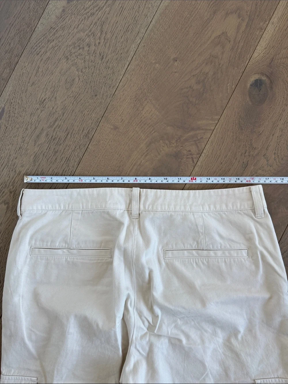 VINCE Men's Cream Cargo Pants in Size 31
